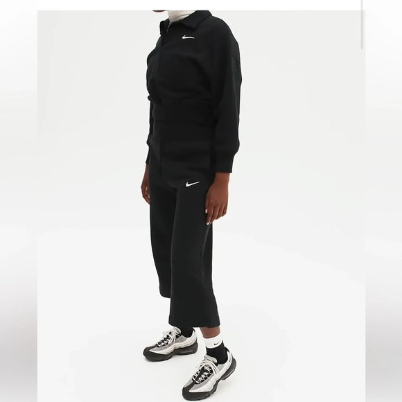 Nike Women's Sportswear Phoenix Fleece High-Waisted Cropped Wide Leg Sweatpants - Picture 5 of 9